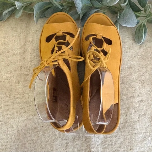 Clarks Artisan Clarene Grace lace up wedge heel in yellow women size 10 - Picture 6 of 10
